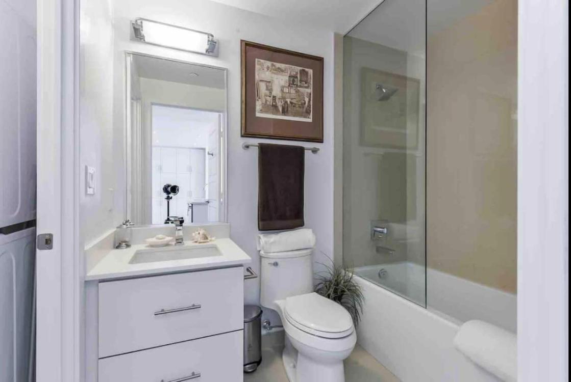 Aquarius 2 Bedroom Condo Friday Harbour Innisfil ภายนอก รูปภาพ