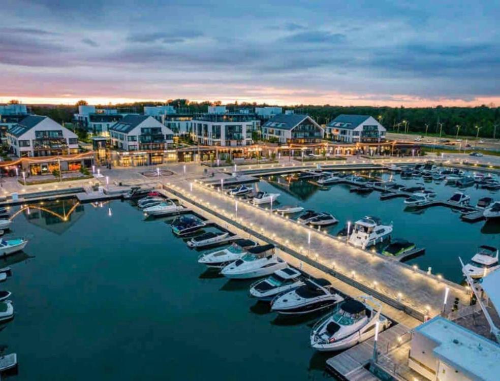 Aquarius 2 Bedroom Condo Friday Harbour Innisfil ภายนอก รูปภาพ