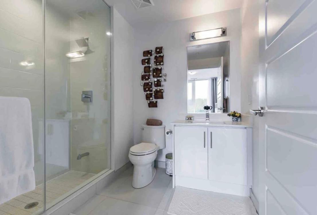 Aquarius 2 Bedroom Condo Friday Harbour Innisfil ภายนอก รูปภาพ