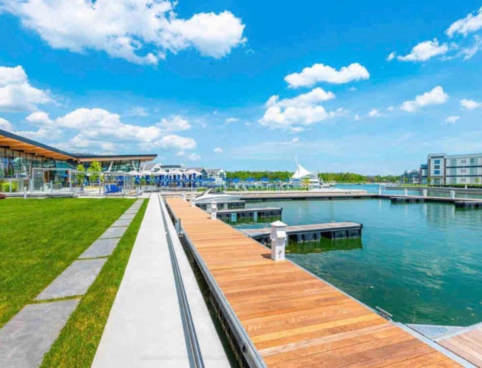 Aquarius 2 Bedroom Condo Friday Harbour Innisfil ภายนอก รูปภาพ