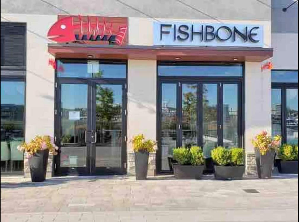 Aquarius 2 Bedroom Condo Friday Harbour Innisfil ภายนอก รูปภาพ
