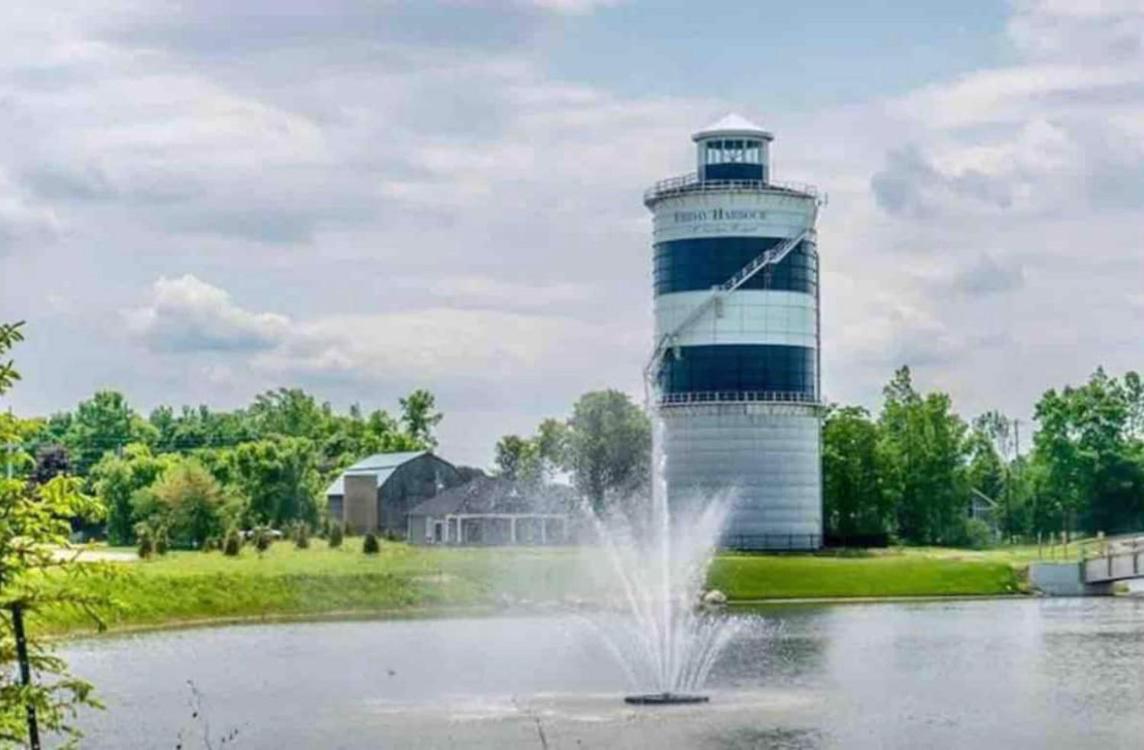 Aquarius 2 Bedroom Condo Friday Harbour Innisfil ภายนอก รูปภาพ